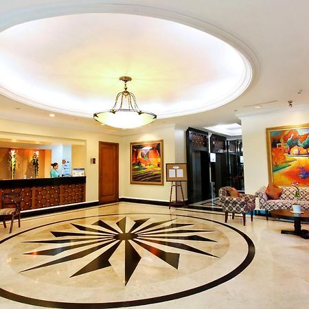Oxford Suites Makati Makati City Esterno foto