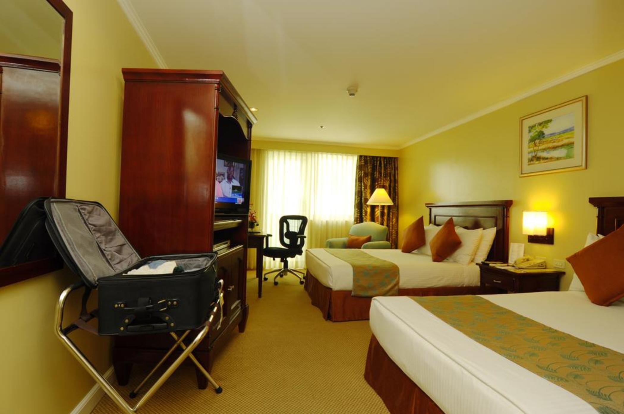 Oxford Suites Makati Makati City Esterno foto