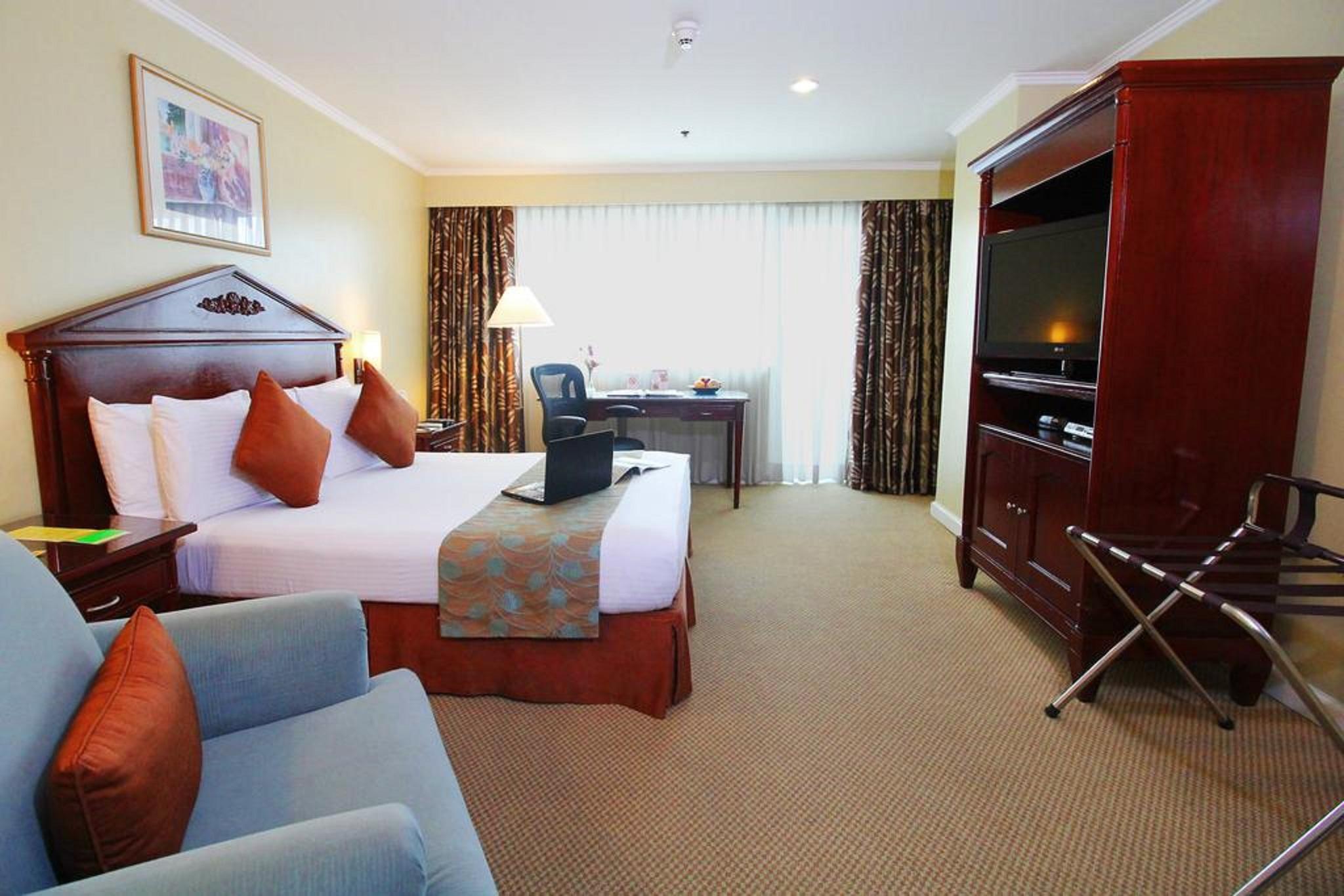 Oxford Suites Makati Makati City Esterno foto
