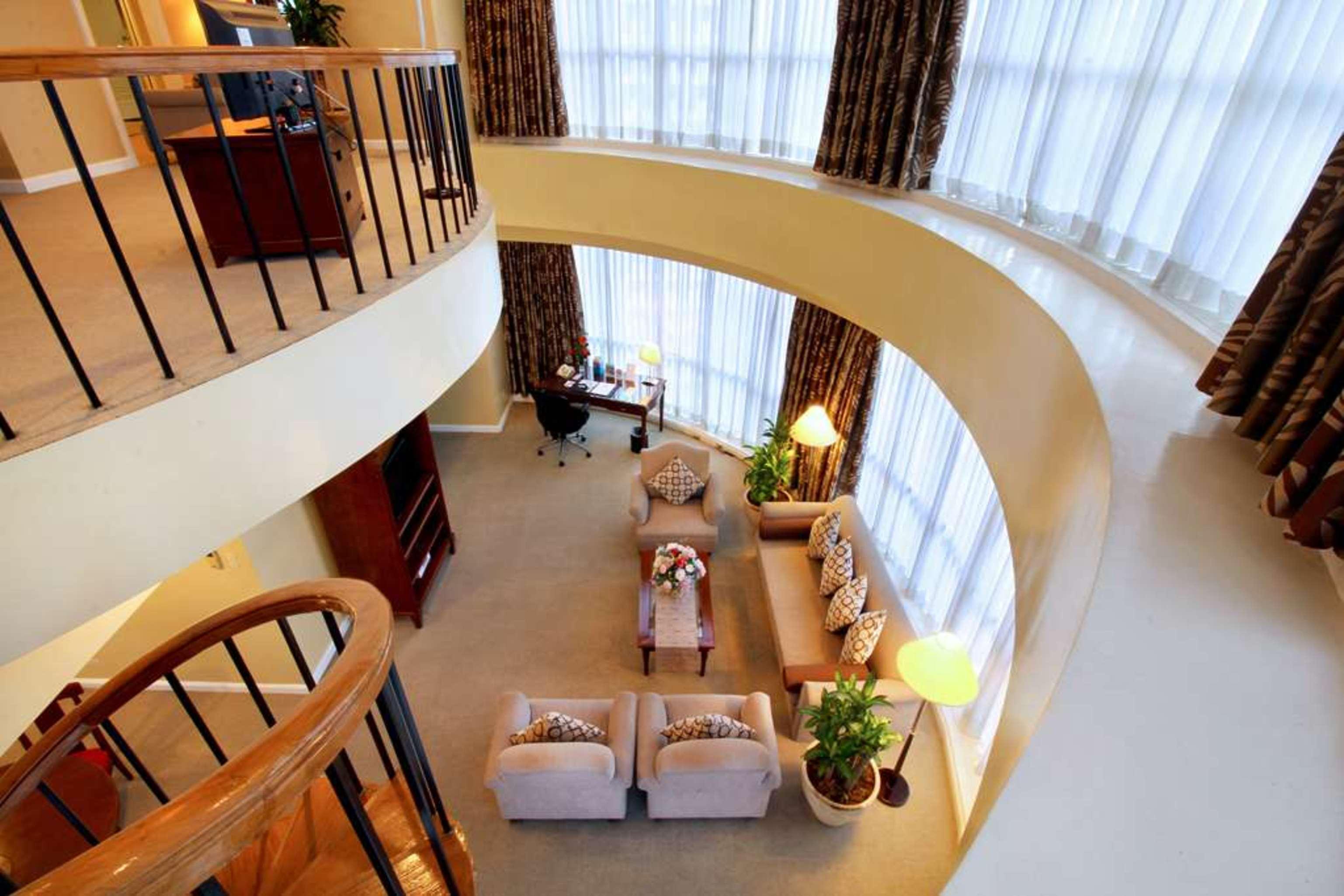 Oxford Suites Makati Makati City Esterno foto