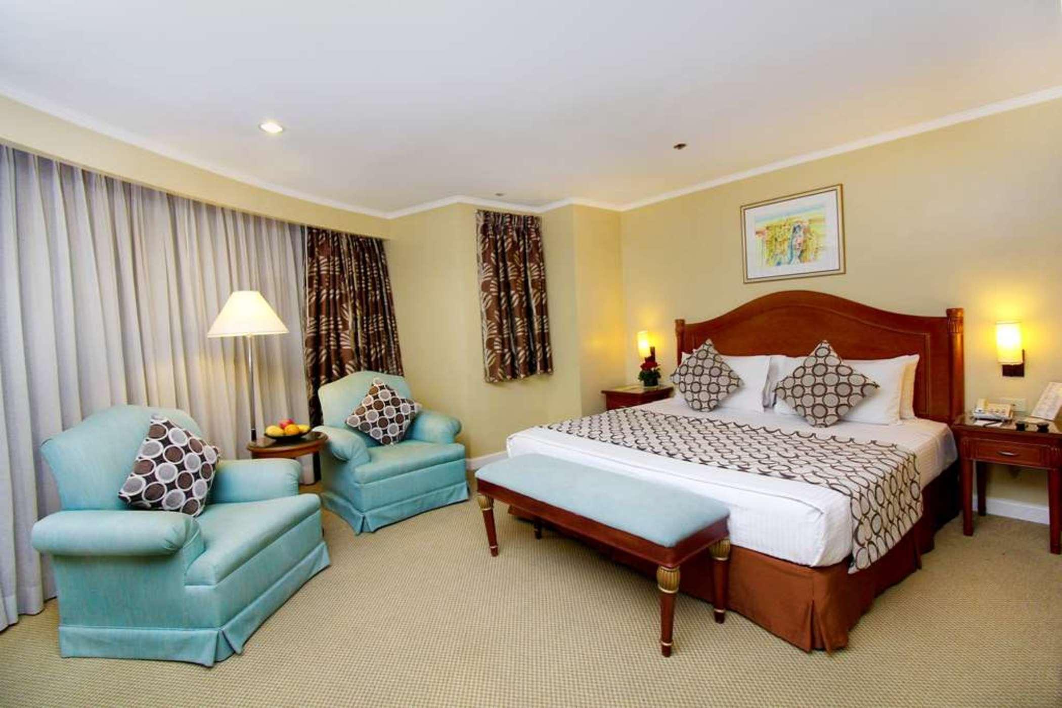 Oxford Suites Makati Makati City Esterno foto