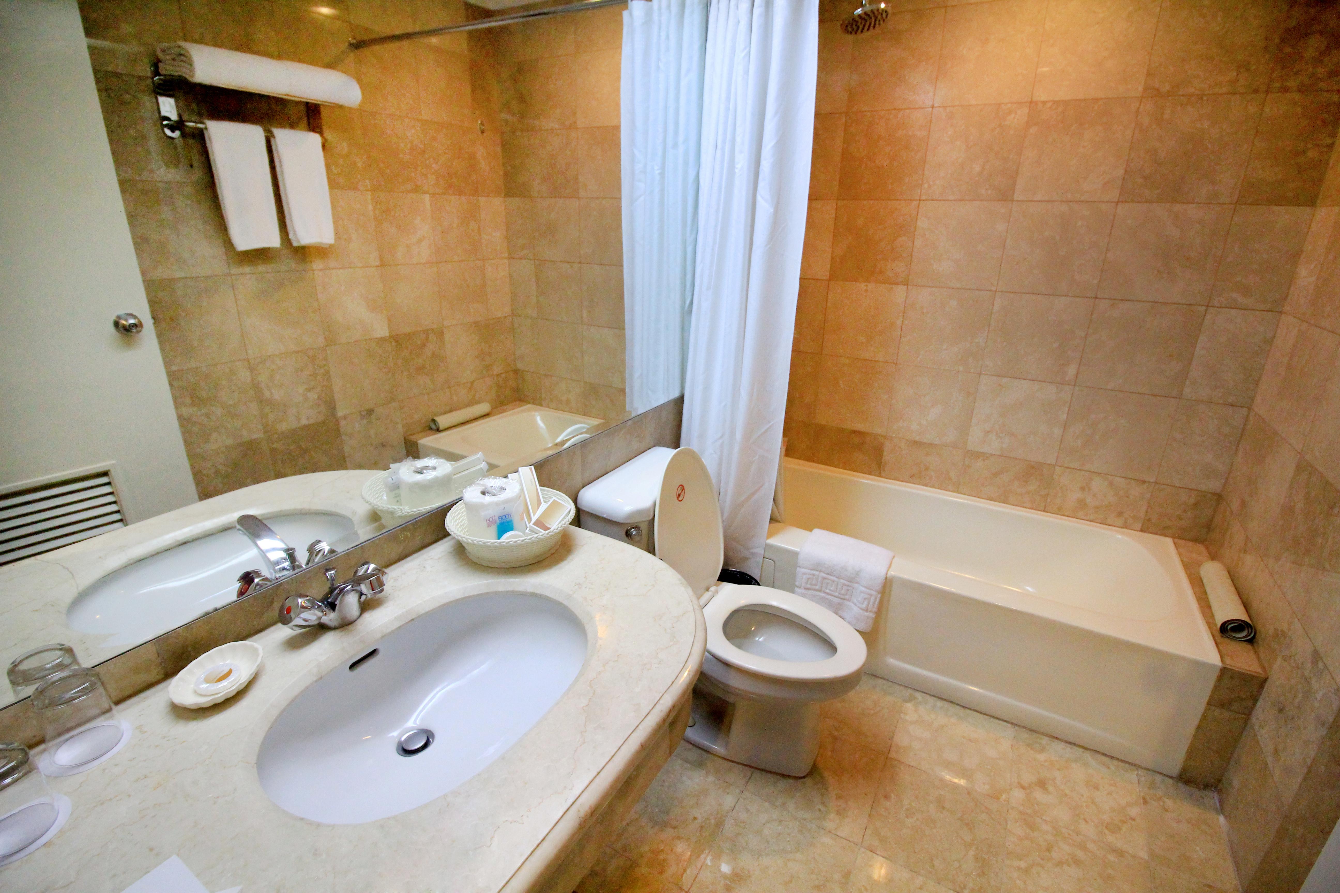 Oxford Suites Makati Makati City Esterno foto