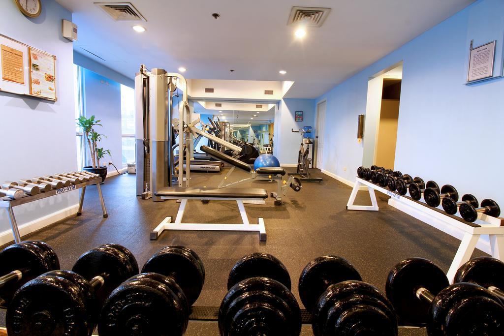 Oxford Suites Makati Makati City Esterno foto