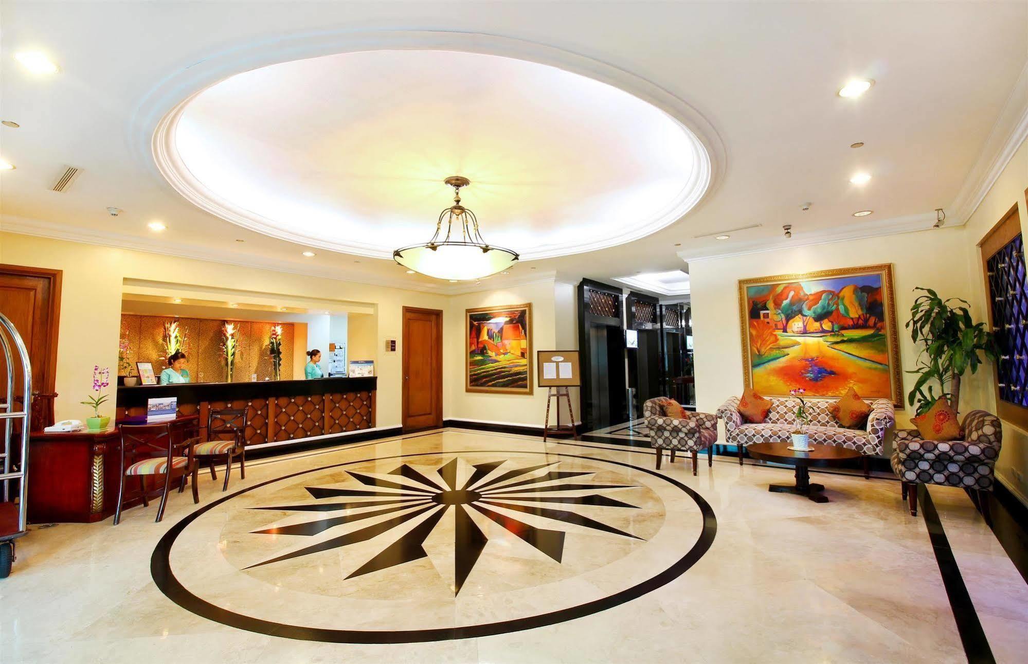 Oxford Suites Makati Makati City Esterno foto