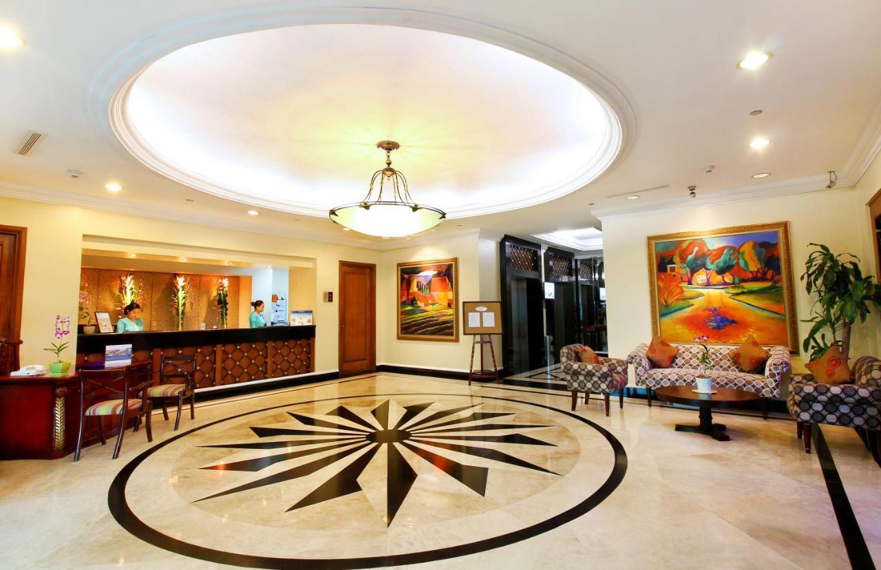 Oxford Suites Makati Makati City Esterno foto